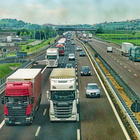 Autobahn mit Lastwagen und Autos