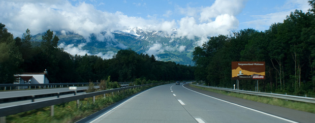 Autobahn in den Schweizer Alpen