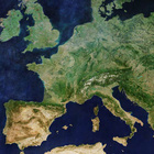 Satelliten werden mithilfe von Trägerraketen ins Weltall gebracht. Satellitenaufnahme von Europa