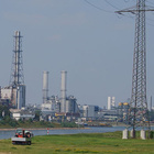 In der Industrie wird heute viel stärker darauf geachtet, dass keine Schadstoffe in die Umwelt gelangen. Chemieunternehmen in Ludwigshafen im Jahr 2009