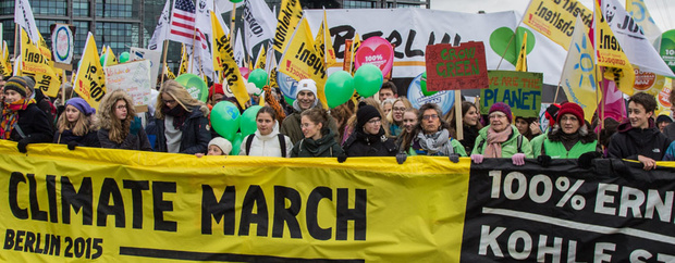 Eine Demo vor dem Brandenburger Tor