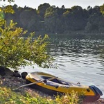 Schlauchboot am Starnberger See in Bayern