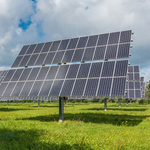 Photovoltaikpark auf Wiese