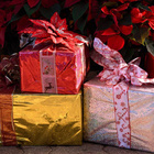 Im Durchschnitt machen die Deutschen Geschenke im Wert von 278 Euro. Bunt eingepackte Geschenke