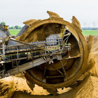 Das Schaufelrad eines Baggers im Braunkohle-Tagebau