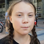 Die Schülerin Greta Thunberg motiviert Menschen auf der ganzen Welt, sich für Naturschutz einzusetzen. Die Schülerin Greta Thunberg motiviert Menschen auf der ganzen Welt, sich für Naturschutz einzusetzen.