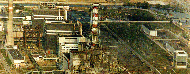 Luftaufnahme des Kernkraftwerks Tschernobyl kurz nach dem Unfall 1986
