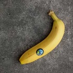 Banane mit Fairtrade-Logo
