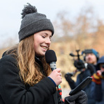 Luisa Neubauer liest ihre Rede vor, die sie 2018 beim ersten Streik von Fridays For Future Berlin gehalten hat.