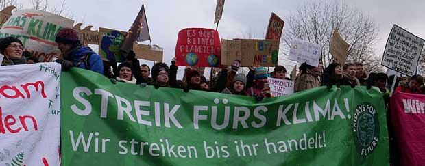 Teil eines Banners auf der "Friday for Future" Demo