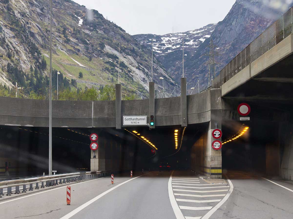 Einfahrt zum Gotthard-Straßentunnel