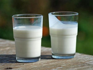 Milch und Buttermilch
