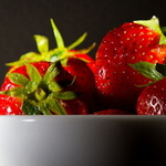 Erdbeeren in einer Schale.
