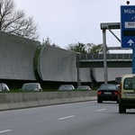 Autobahn mit Lärmschutzwänden