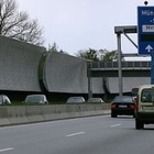 Autobahn mit Lärmschutzwänden